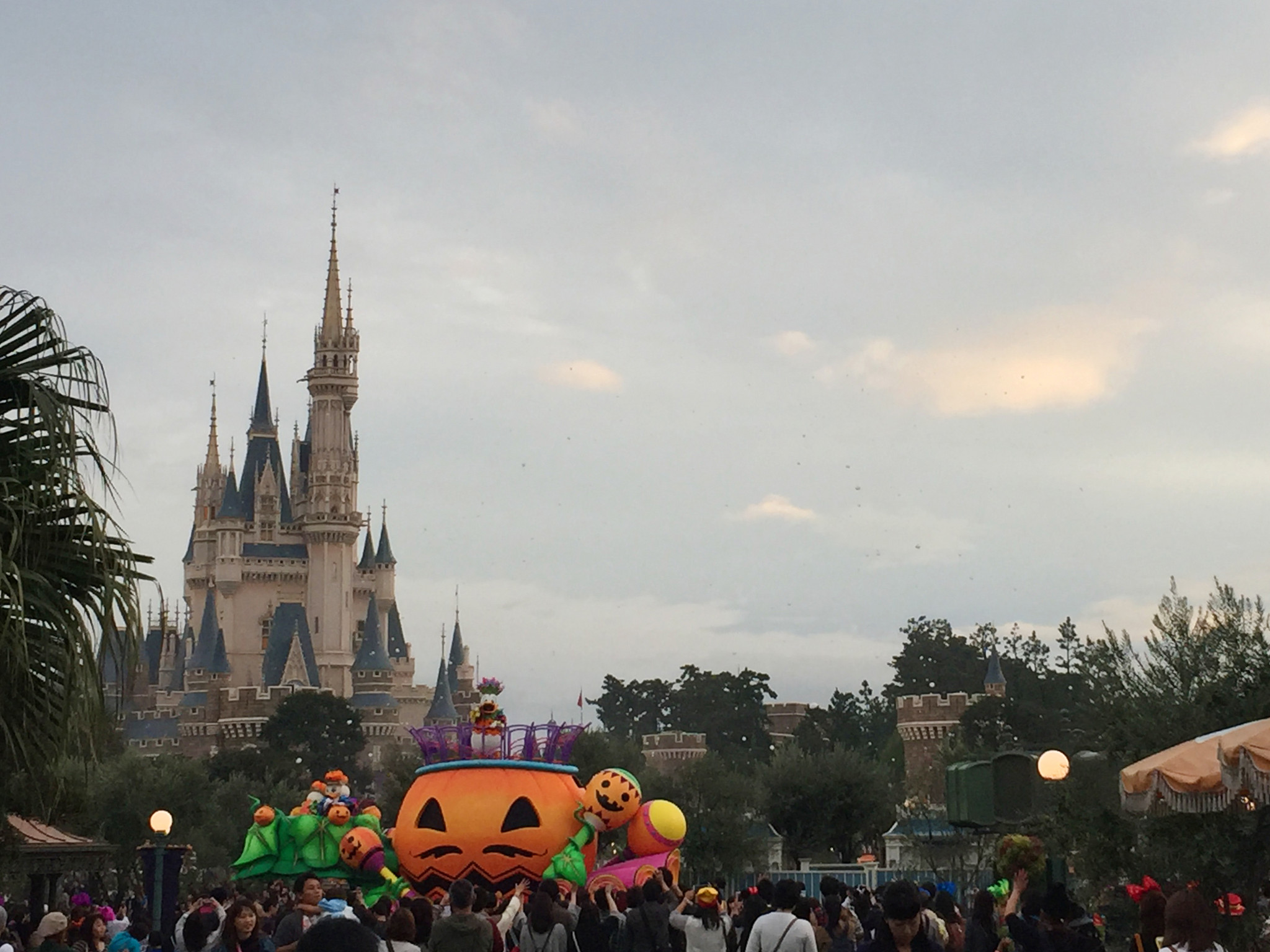 Tokyo_Disneyland_Parade.JPG