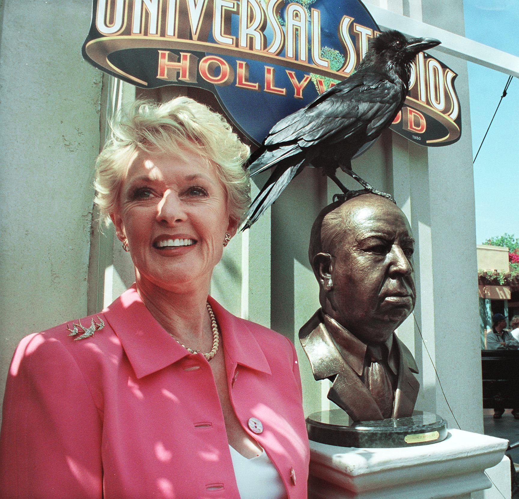 Tippi Hedren Hitchcock.jpg