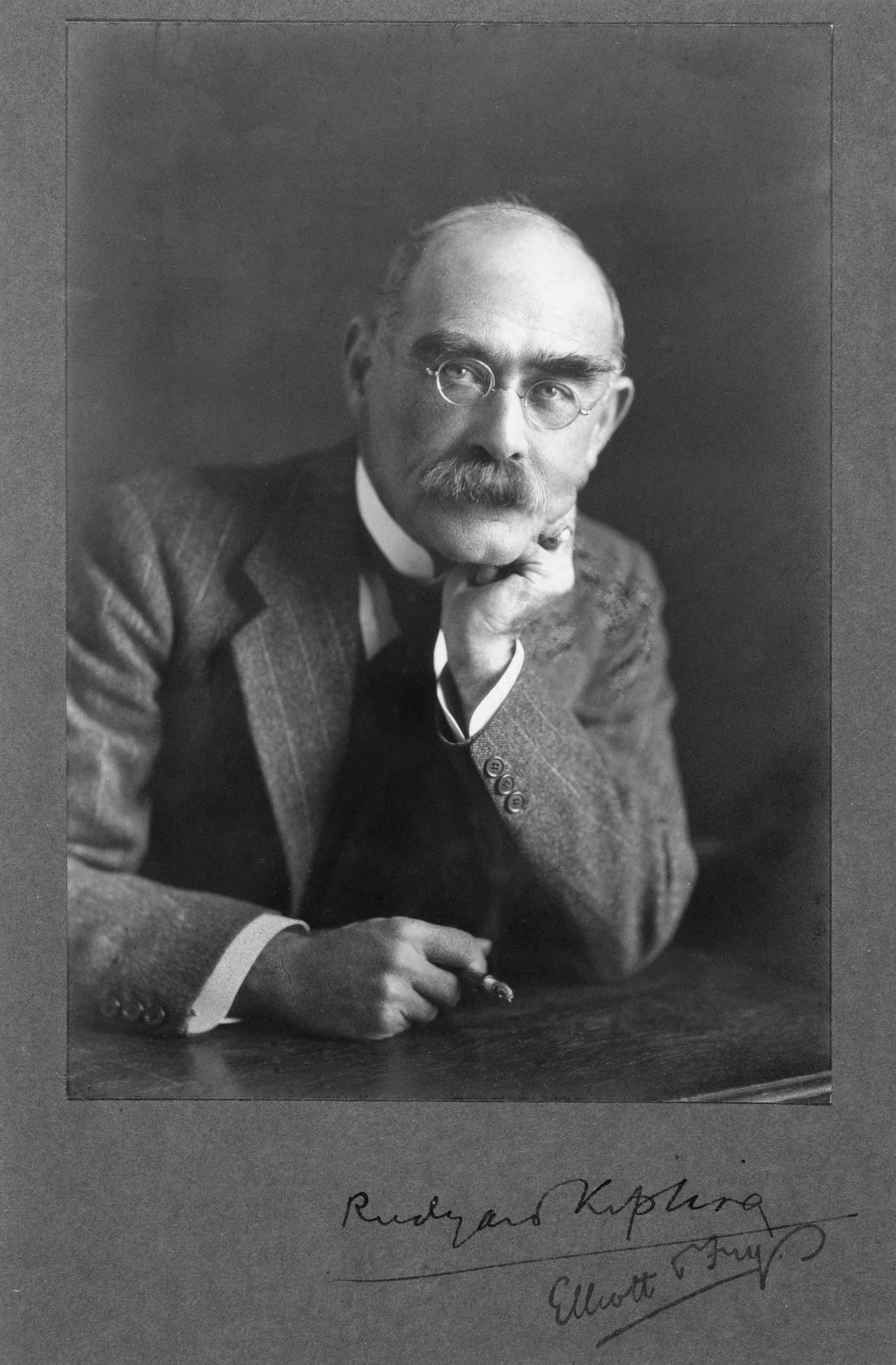 Rudyard_Kipling,_by_Elliott_Fry.jpg