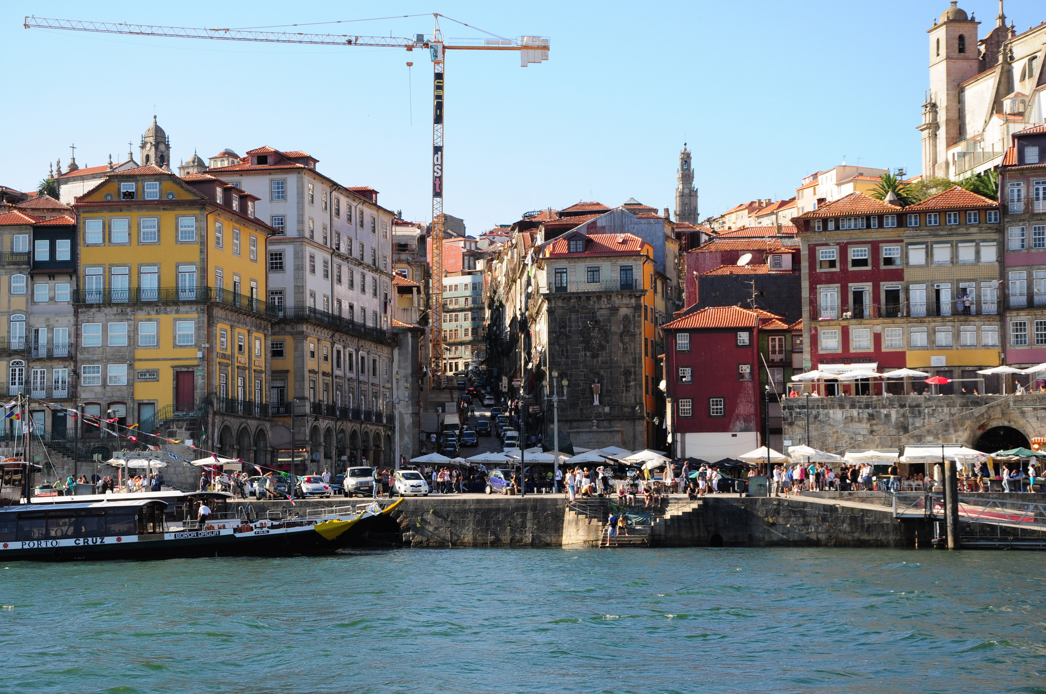 Praça_da_Ribeira_-_Porto.jpg