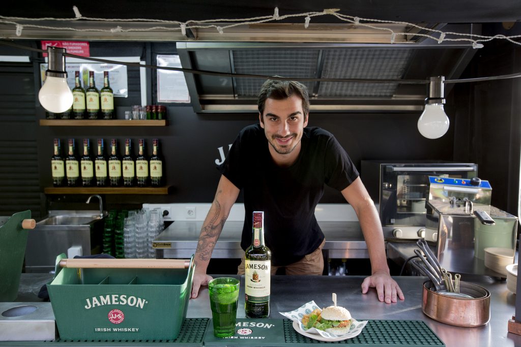 A biblioteca itinerante da Gulbenkian é agora uma 'food truck'
