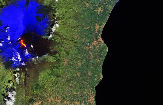 A erupção do Etna vista do espaço