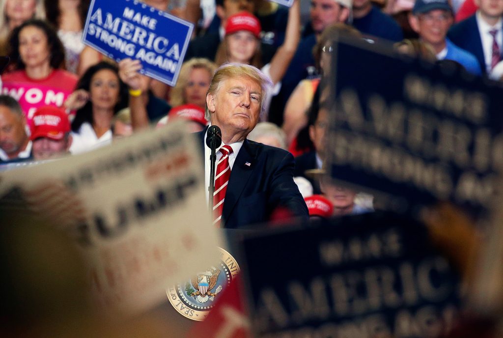 A foto da multidão no comício de Trump que os apoiantes estão a partilhar com entusiasmo não é do comício