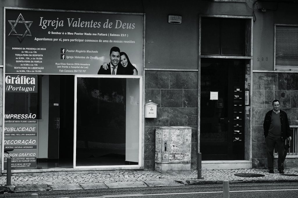 A igreja evangélica que se tornou famosa à boleia da irmã de Ronaldo