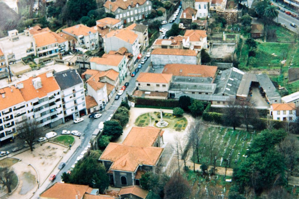A igreja que devia parecer uma casa