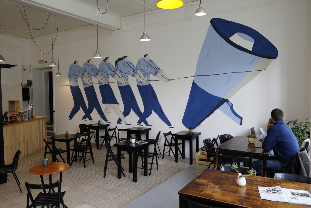 A Janela: na cafetaria d' A Voz do Operário há força coletiva, amor e doçura