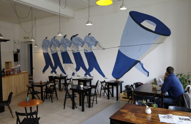 A Janela: na cafetaria d' A Voz do Operário há força coletiva, amor e doçura