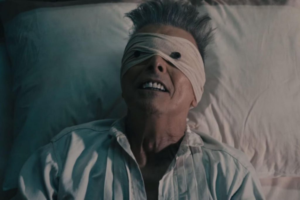 A liberdade de pensar a Liberdade, entre David Bowie, Emma Lazarus e a crise dos refugiados