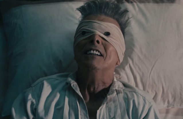 A liberdade de pensar a Liberdade, entre David Bowie, Emma Lazarus e a crise dos refugiados