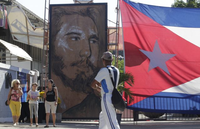 A Religião de Cuba: Fidel(idade) Castro e um pouco de areia