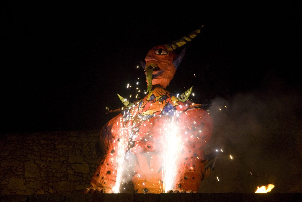 A renovação pelo fogo da Queima do Judas