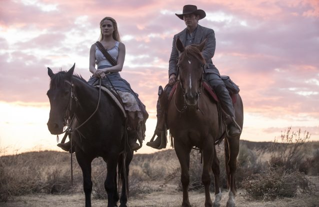A segunda temporada da série 'Westworld' traz o caos ao parque de diversões