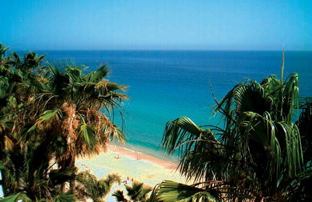 A vertigem azul de Maria Trabulo na exposição "Almost Blue", em Lisboa