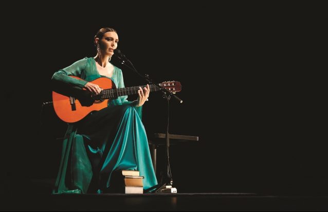 Adriana Calcanhotto e Arthur Nestrovski: Em português nos entendemos