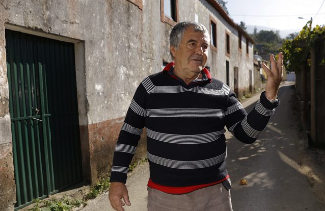 Agostinho não quis deixar a sua aldeia. Garantiu que as chamas não chegariam às casas e estava certo
