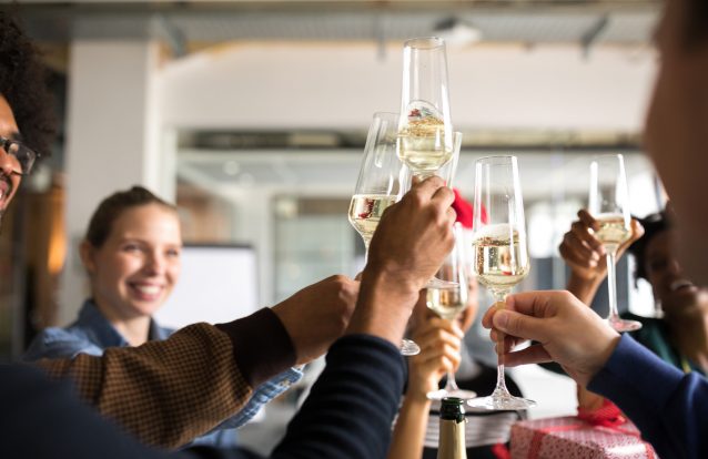 Álcool sintético, que tem os mesmos efeitos mas não dá ressaca (nem provoca doenças) pode estar disponível dentro de cinco anos