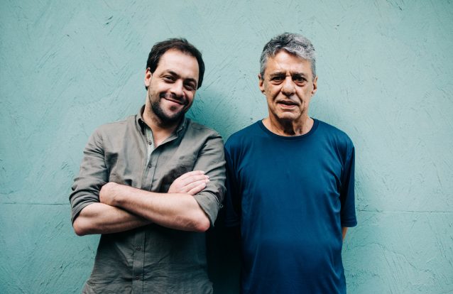 António canta Chico