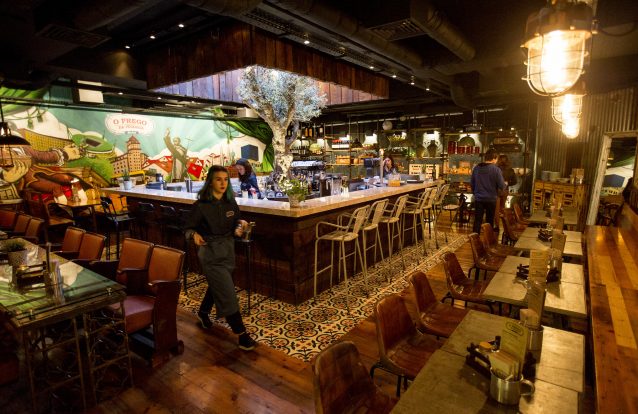 Ao balcão ou em família, no novo Prego da Peixaria de Alvalade