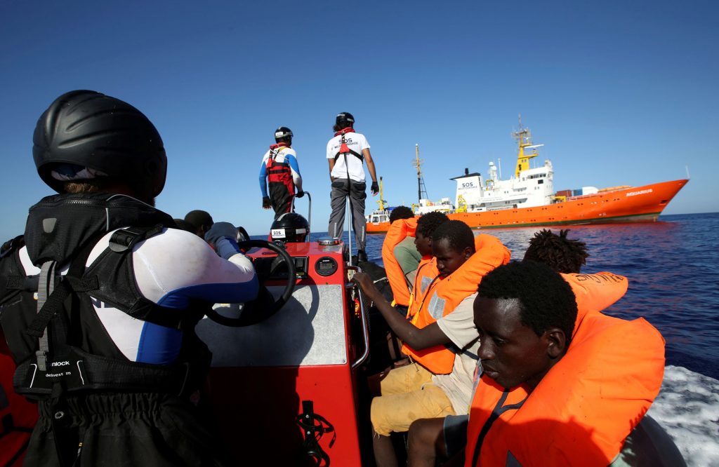 Aquarius já está a caminho de Espanha e ministro italiano clama "Vitória!"