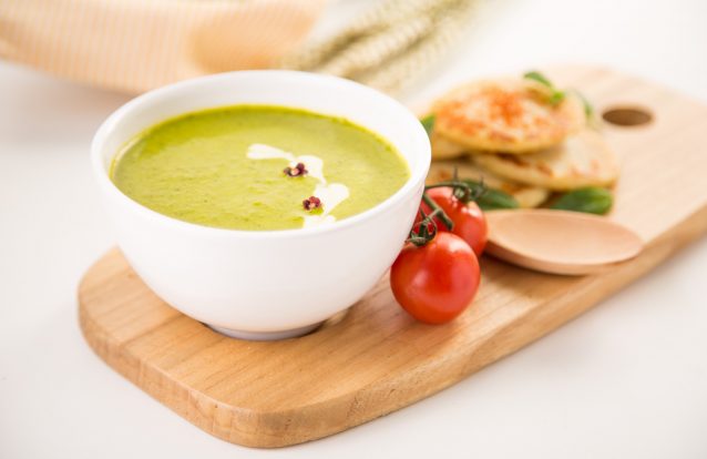 Aquecer corpo e alma: as melhores sopas para este inverno