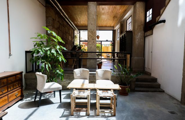 Aqui há esplanada: 7 restaurantes e cafetarias do Porto com pátios e jardins escondidos