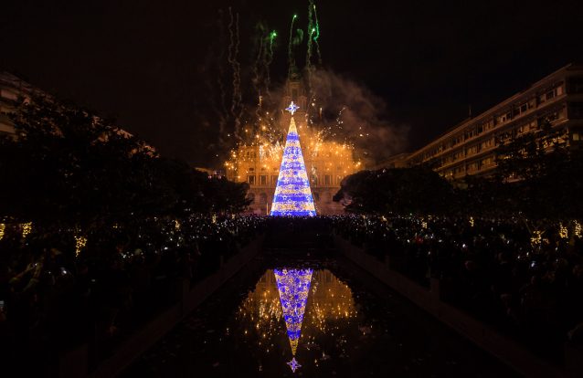 As 7 maiores árvores de Natal que vão iluminar esta quadra