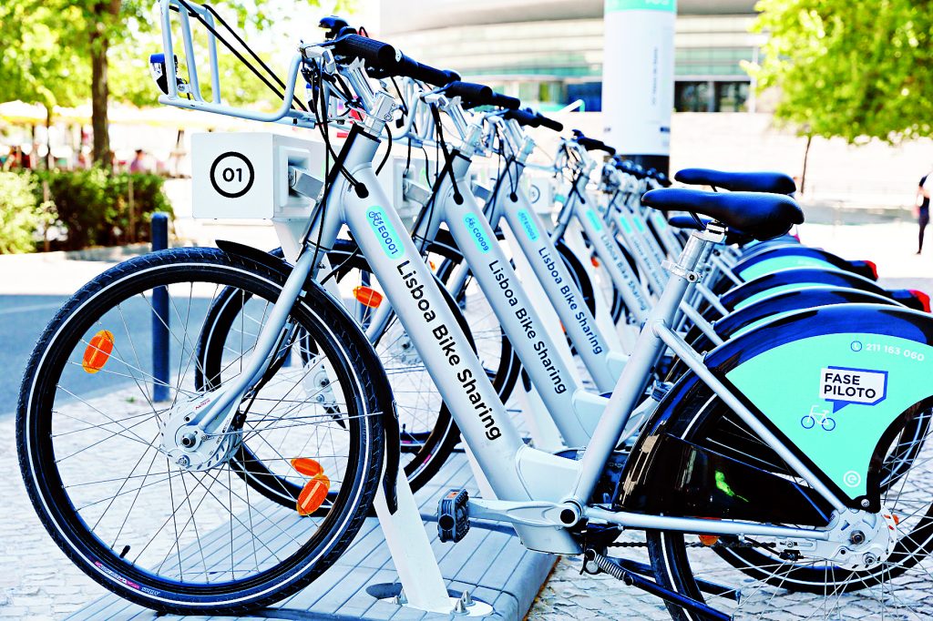As bicicletas partilhadas estão a chegar a Lisboa. Saiba como utilizá-las