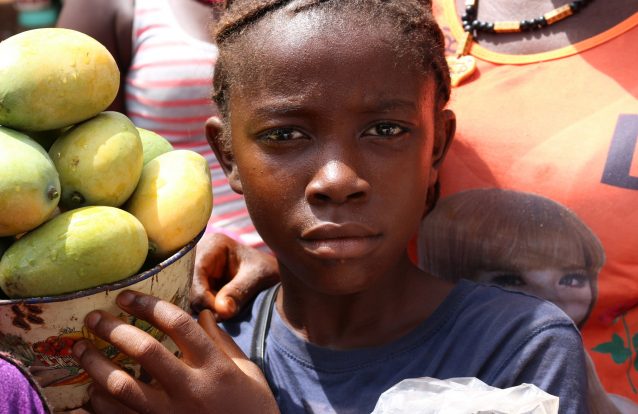 As mulheres choram por causa dos homens e os homens normalmente choram por causa de mulheres