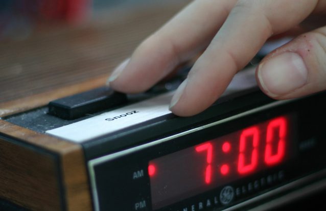 As pessoas que adiam o despertador são mais inteligentes, criativas e felizes