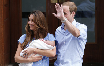 As primeiras imagens a três de William, Kate e o filho George 9