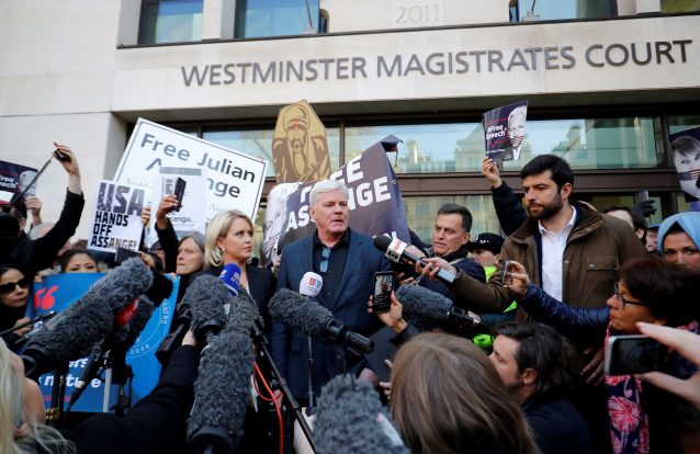 Assange vai "contestar e combater" pedido de extradição dos EUA