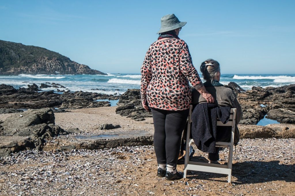 Associações não baixam os braços à falta de estatuto do cuidador informal