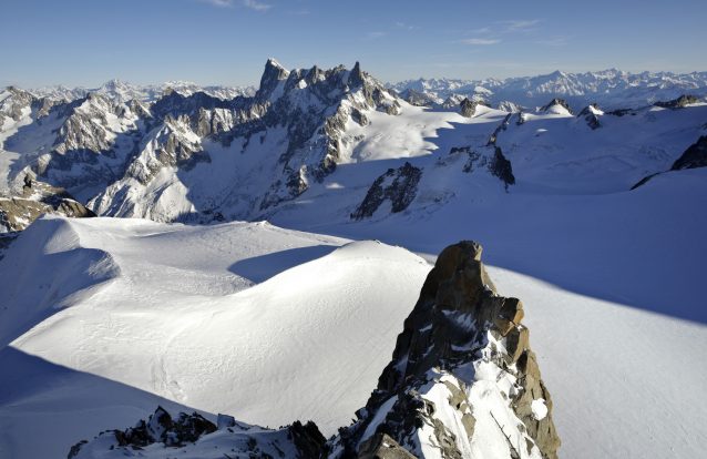 Avalanche nos Alpes faz três mortos, três feridos graves e cinco desaparecidos