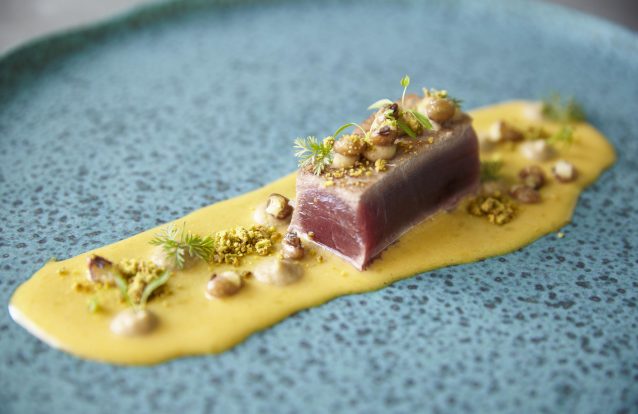 Barriga de atum com feijão trigueiro, por Diogo Rocha, do restaurante Mesa de Lemos