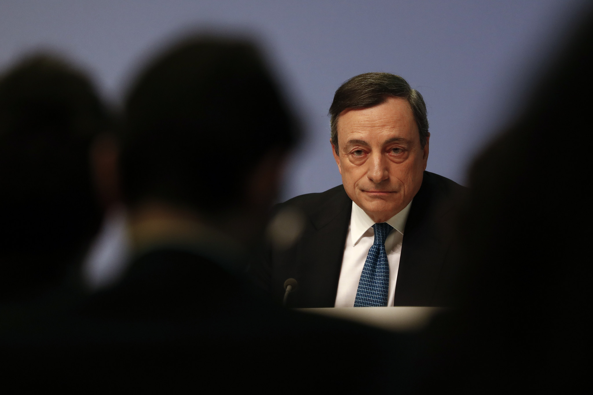 BCE corta (ainda mais) juros para tentar animar economia da Zona Euro
