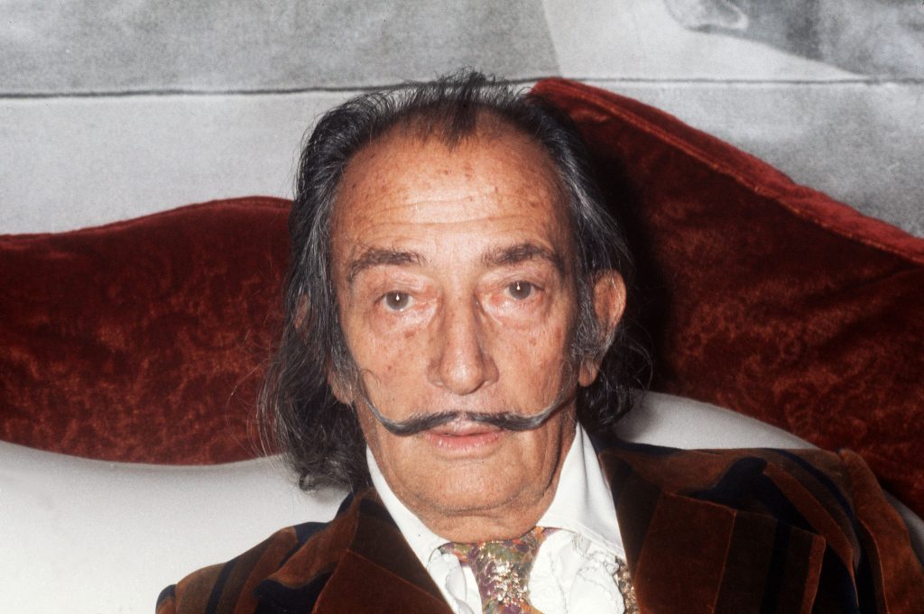 Bigode de Salvador Dalí continua intacto, 28 anos após a sua morte