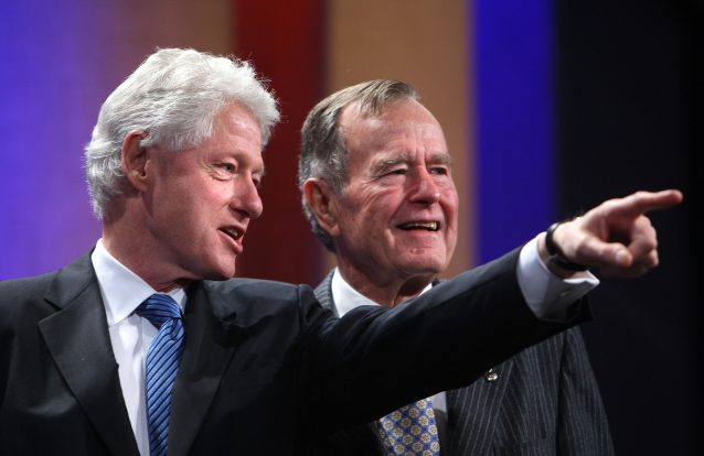 Bill Clinton destaca decência "inata e genuína" de George Bush