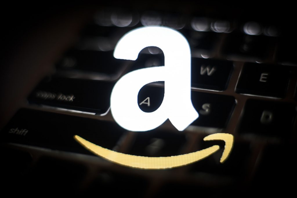 Canal francês "apanha" Amazon a deitar fora milhares de produtos novos
