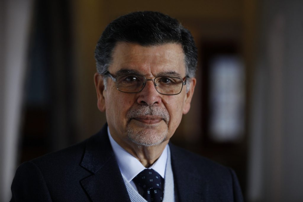 Capucho sai, Ribeiro e Castro entra e Passos sorri