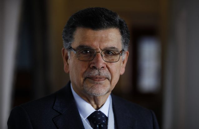 Capucho sai, Ribeiro e Castro entra e Passos sorri