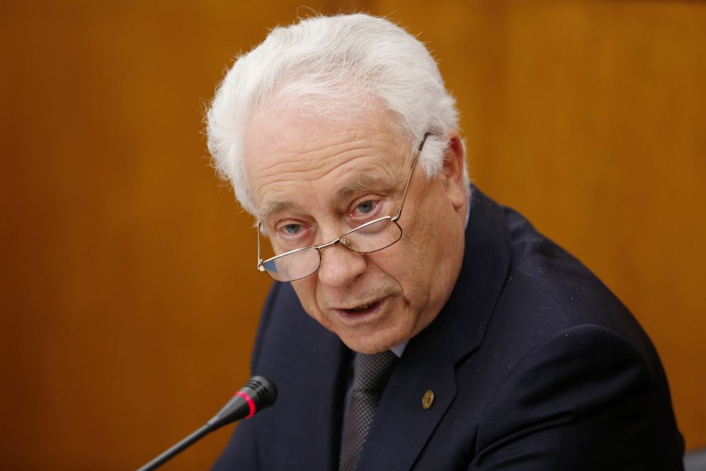 Carlos Costa, o governador do Banco de Portugal que todos anseiam ouvir