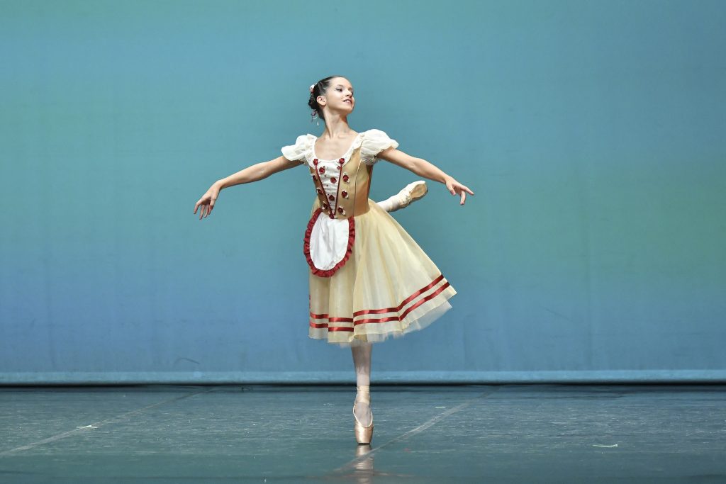 Carolina Costa: a bailarina de 12 anos que conquistou os EUA