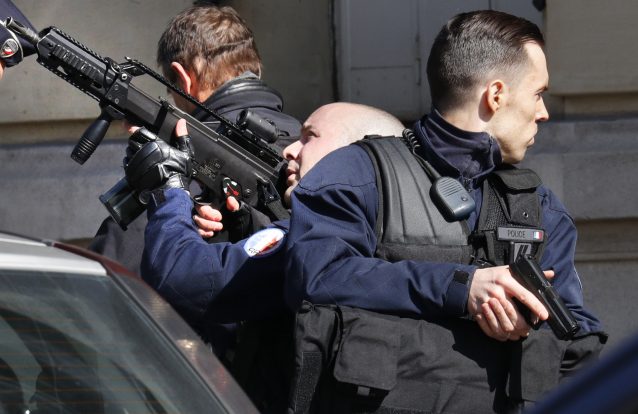 Carta armadilhada faz um ferido na sede do FMI em Paris