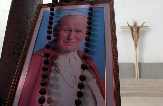 Cartas de João Paulo II revelam amizade 'intensa' com uma mulher