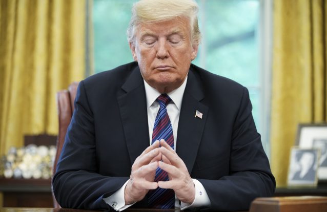 Casa Branca diz que foi Deus que quis que Trump fosse Presidente dos EUA