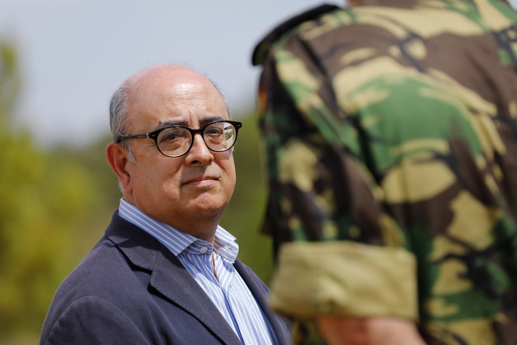 Caso Tancos: Ministro da Defesa demite-se para proteger Forças Armadas do "ataque político"