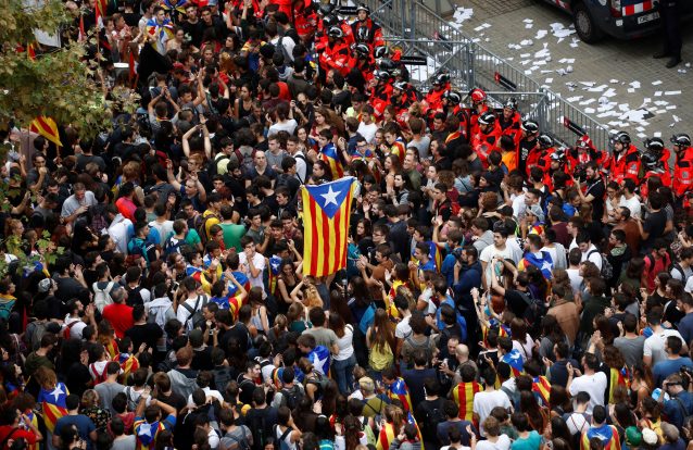 Catalunha: Manifestações em dia de greve geral paralisam Barcelona