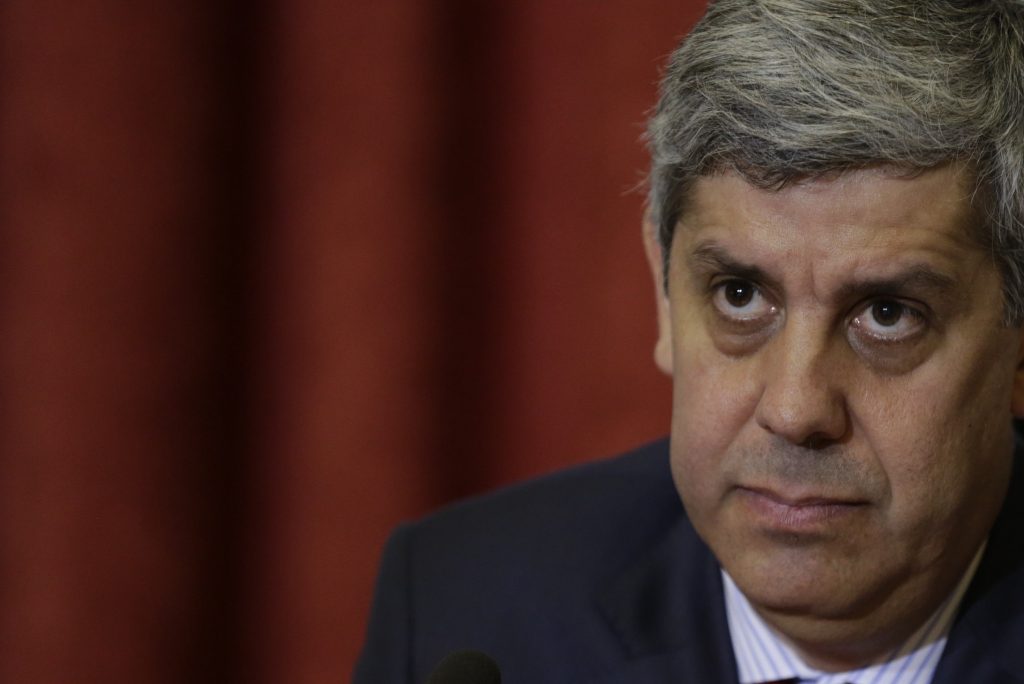 Centeno: Retirada de três territórios da lista negra das offshores foi "uma decisão política"