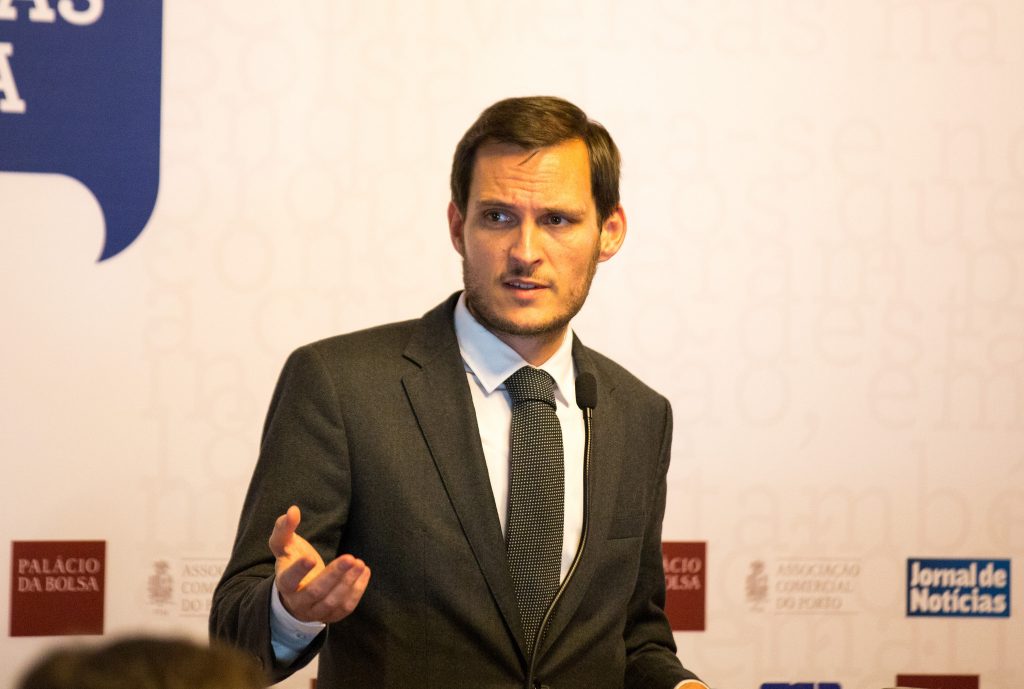 CEO da Impresa defende continuidade do papel