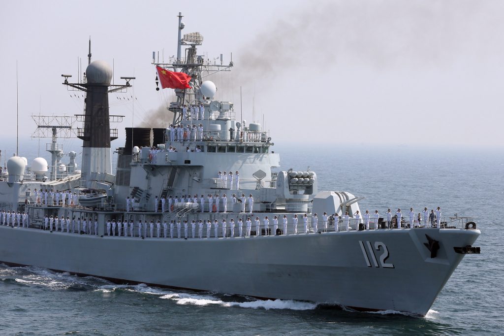 China voltou ao Photoshop para poster de aniversário da Marinha e o resultado foi (mais uma vez) desastroso